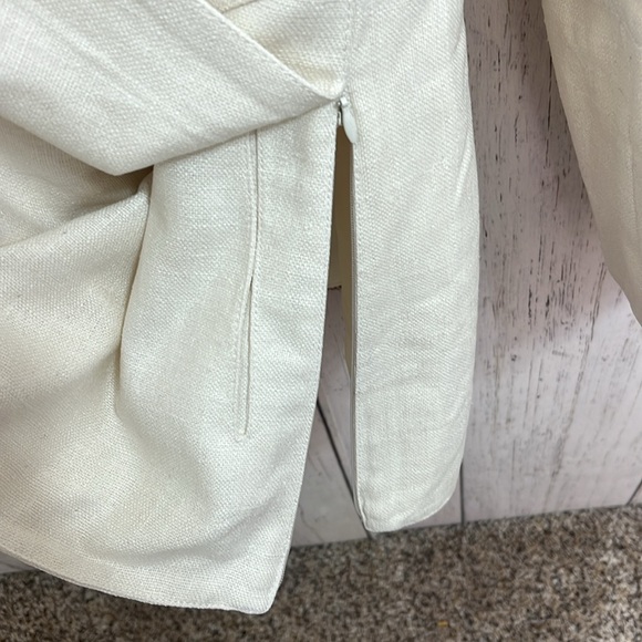 Carlisle 100% Silk Winter White Jacket
Size 16 - Picture 7 of 12